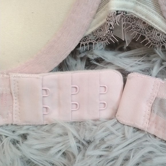 EUC Victoria's Secret Size 36B Dream Angels Embellished Push-up Bra 💕 - Picture 7 of 10